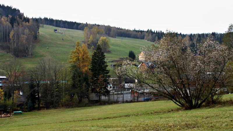 Klidný Karlov pod Pradědem na podzim