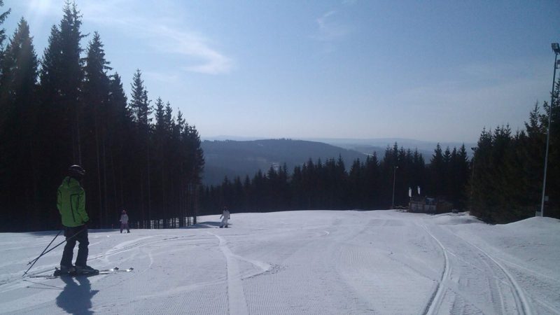 Krásně upravené sjezdovky ve Ski Kopřivná.