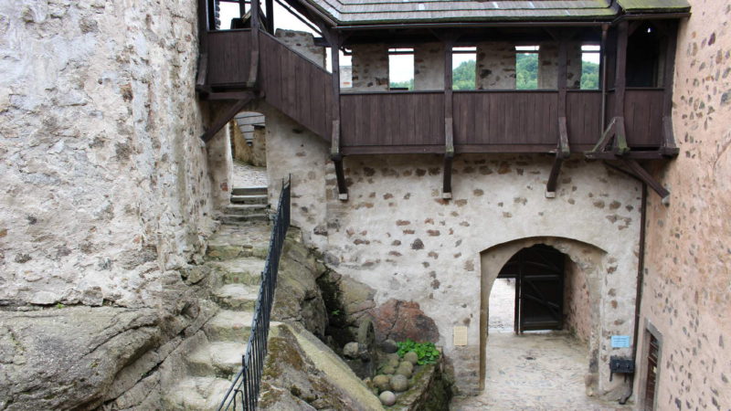 Hlavní vstupní brána na hrad Loket