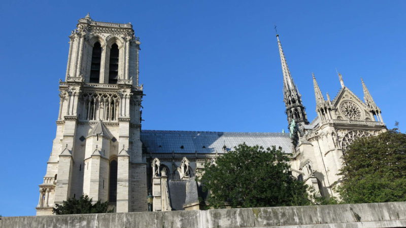Majestátný profil katedrály Notre Dame