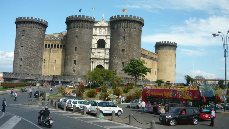 Castel Nuovo je symbolem Neapole