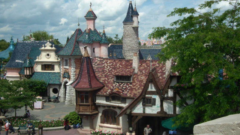 Žádná stavba v Disneylandu není obyčejná