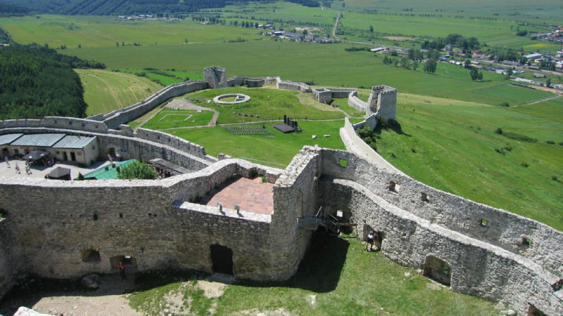 Pohled na nádvoří Spišského hradu