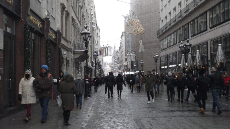Pošmourné zimní počasí láká k zahřátí se svařákem
