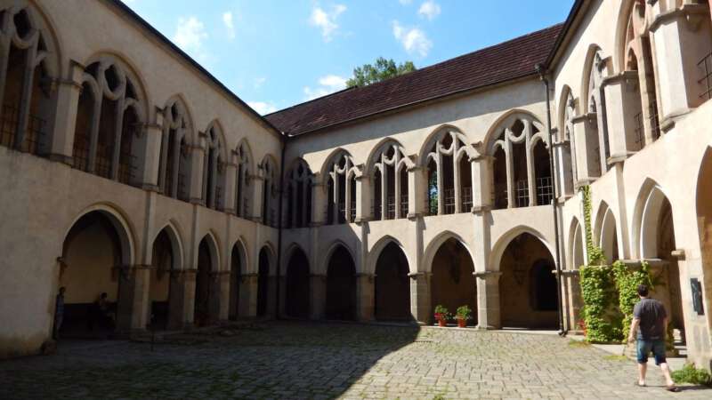 Hlavní nádvoří hradu