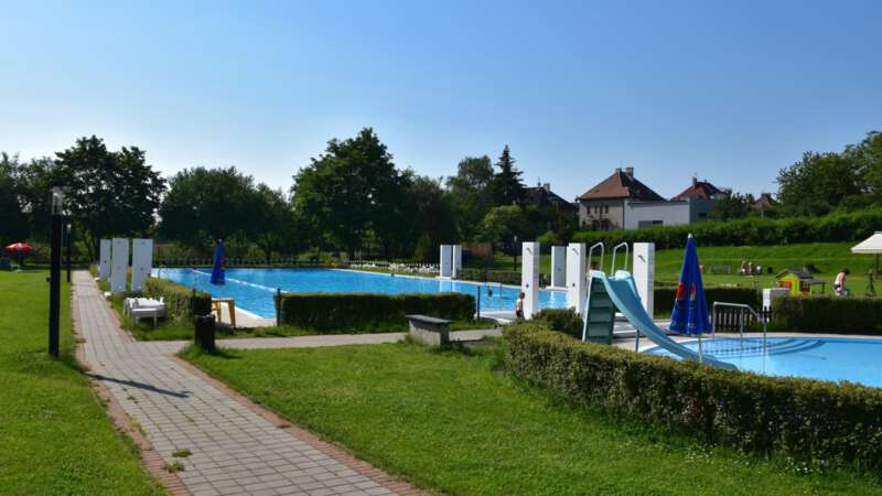 Koupaliště Stírka je poměrně malé - má jenom 2 bazény