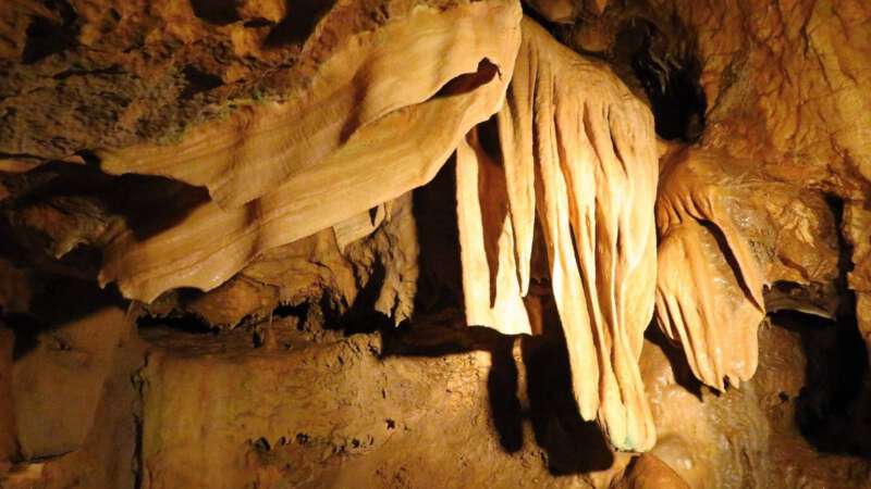 Nádherná krápníková výzdoba jeskyní