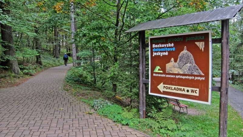 Cesta k Bozkovským dolomitovým jeskyním