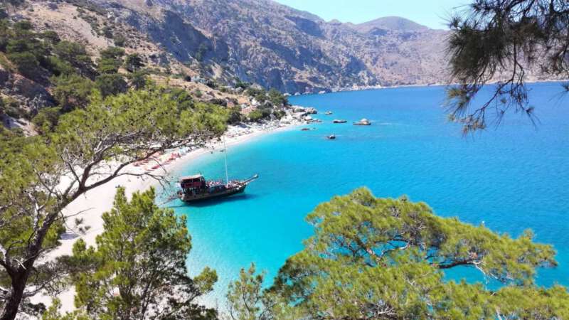 Karpathos je skalnatý a divoký ostrov