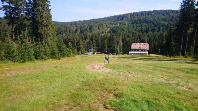 Pohled na vlek a sjezdovku Šerlišského mlýna