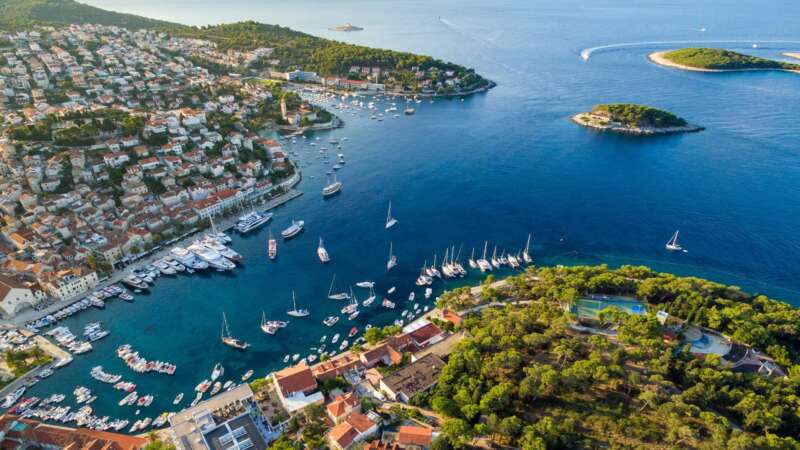 Jeden ze zálivů ostrova Hvar