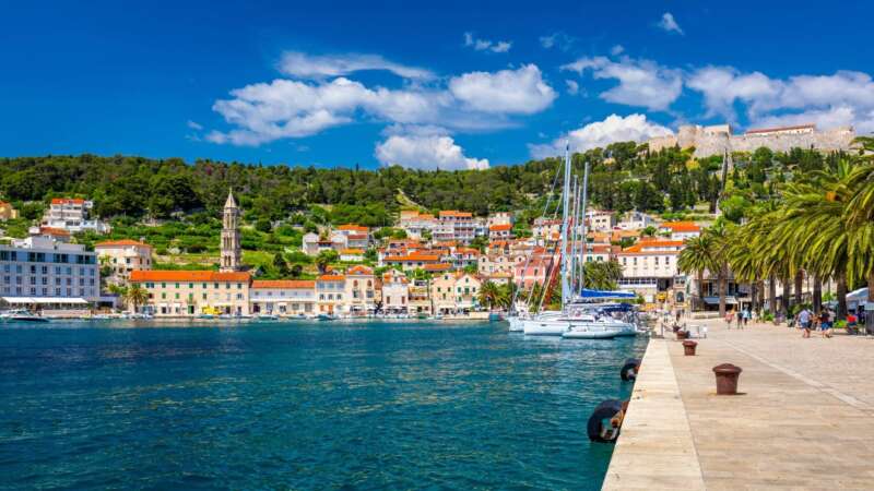 Hvar je perfektní místo na letní dovolenou