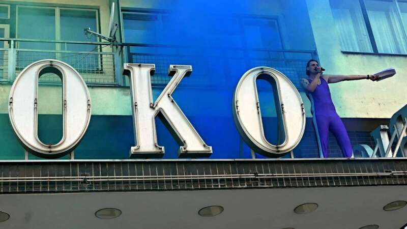 Stylové neonové logo kina