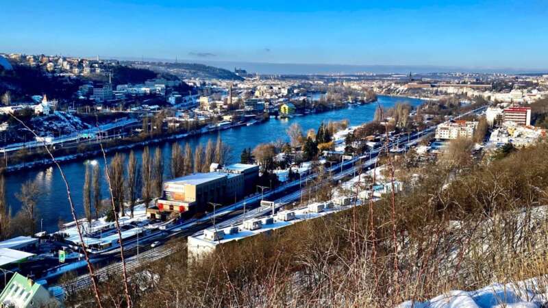 Panoramata Prahy ze zimní vyhlídky