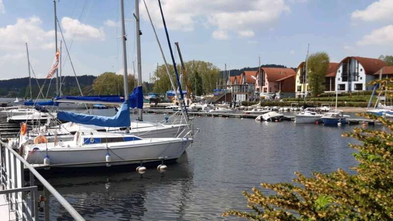 Landal Marina se nachází v obci Lipno nad Vltavou jenom kousek od hráze přehrady