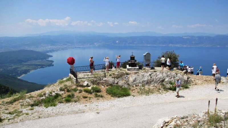 Jeden z luxusních výhledů na Ochridské jezero