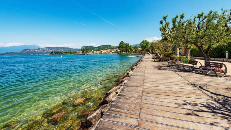 Jezero je průzračné a v létě i teplé