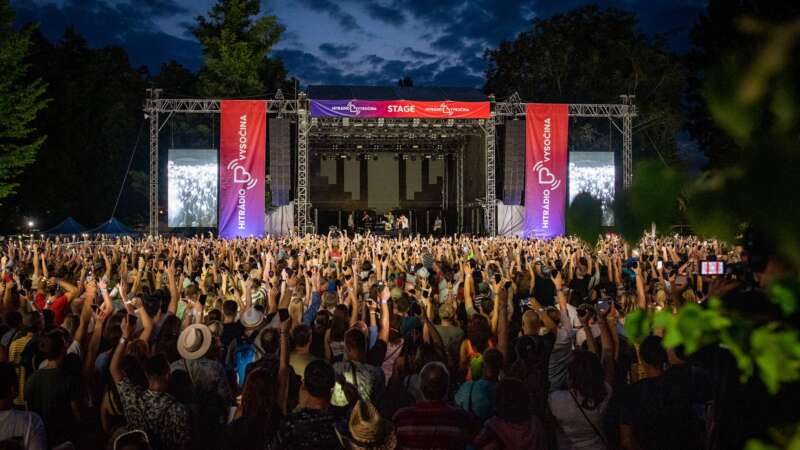 Když se setmí má Sázava Fest skvělou atmosféru