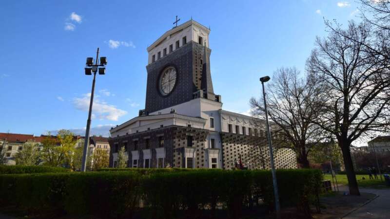 Kostel Nejsvětějšího Srdce Páně na Vinohradech stojí za návštěvu