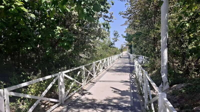 Pobřežní promenáda je dokonalé místo k procházkám