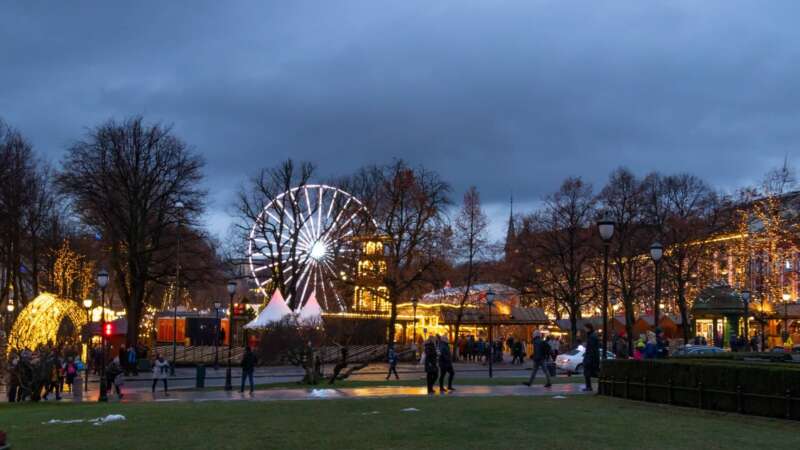 Celkový pohled na norské Oslo během adventního období