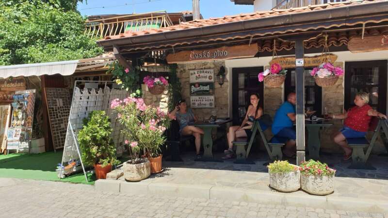 V Nesebaru najdete mnoho velmi hezkých restaurací a taveren