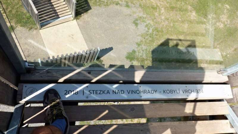Přímo na vrcholu rozhledny Kobylí