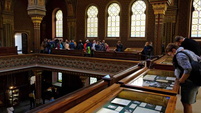 Všechny 3 patra Španělské synagogy jsou dnes přístupné veřejnosti