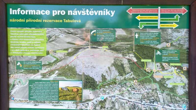 Zajímavá informační tabule o pálavské stolové hoře