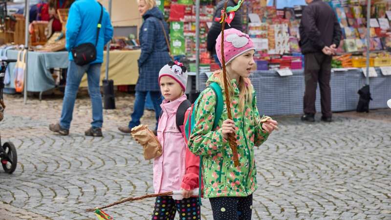 Pomlázku si v Trutnově můžete nejenom koupit, ale i sami uplést