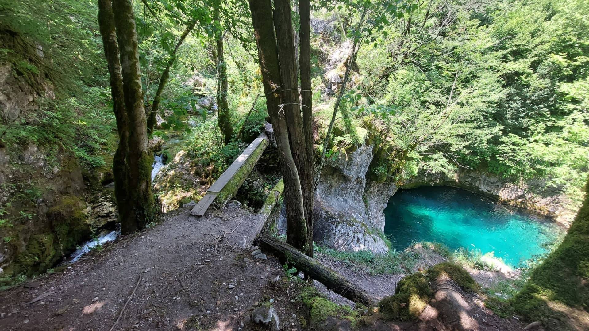 Modré oko při pohledu z výšky