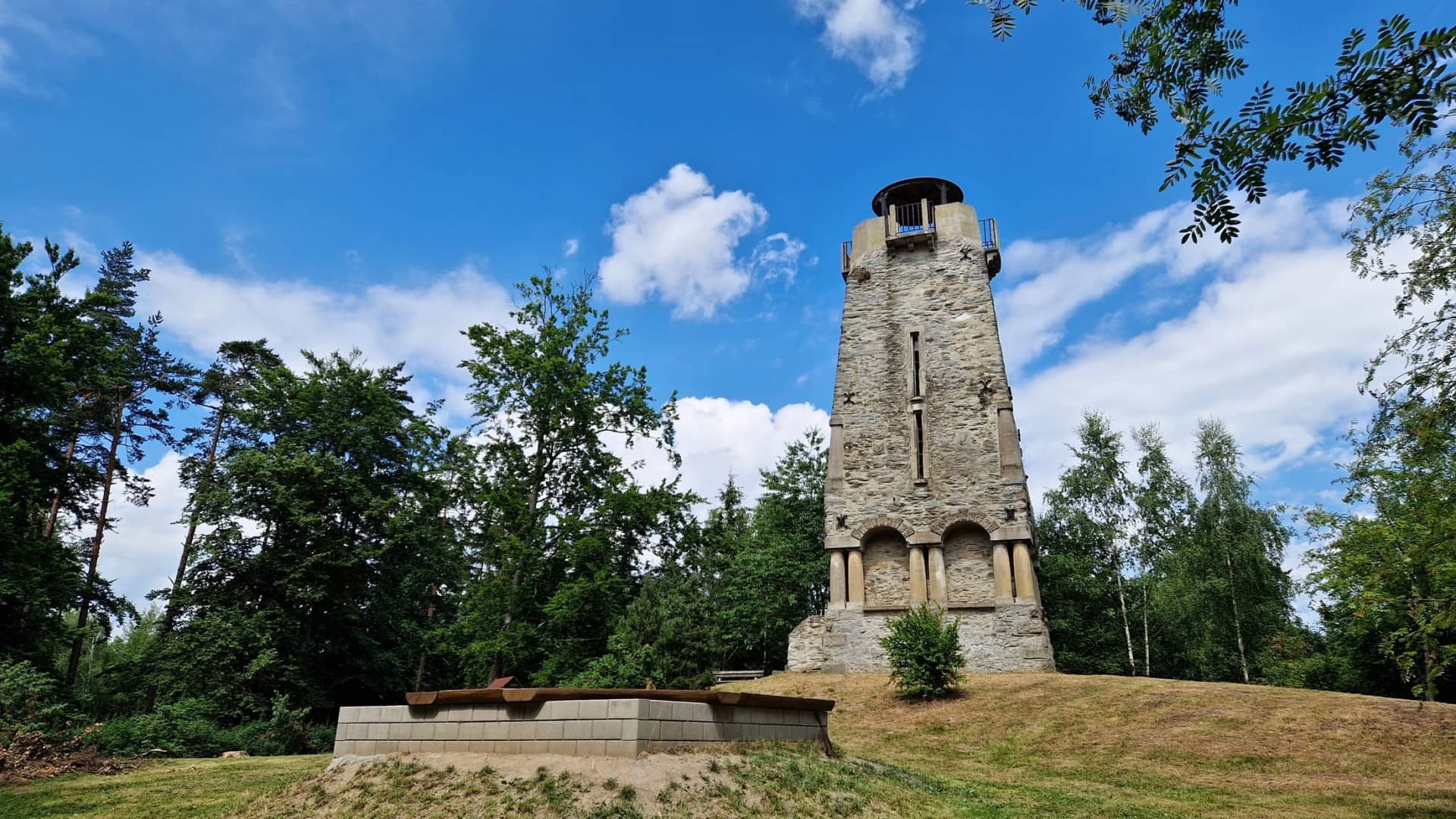 Rozhledna Bismarck u Chebu vás dostane