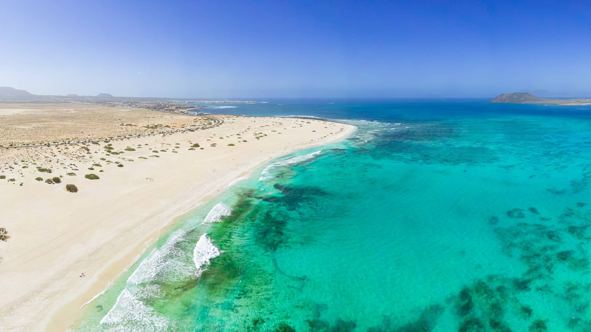 Fuerteventura nabízí ideální podmínky na vodní sporty jako surfing