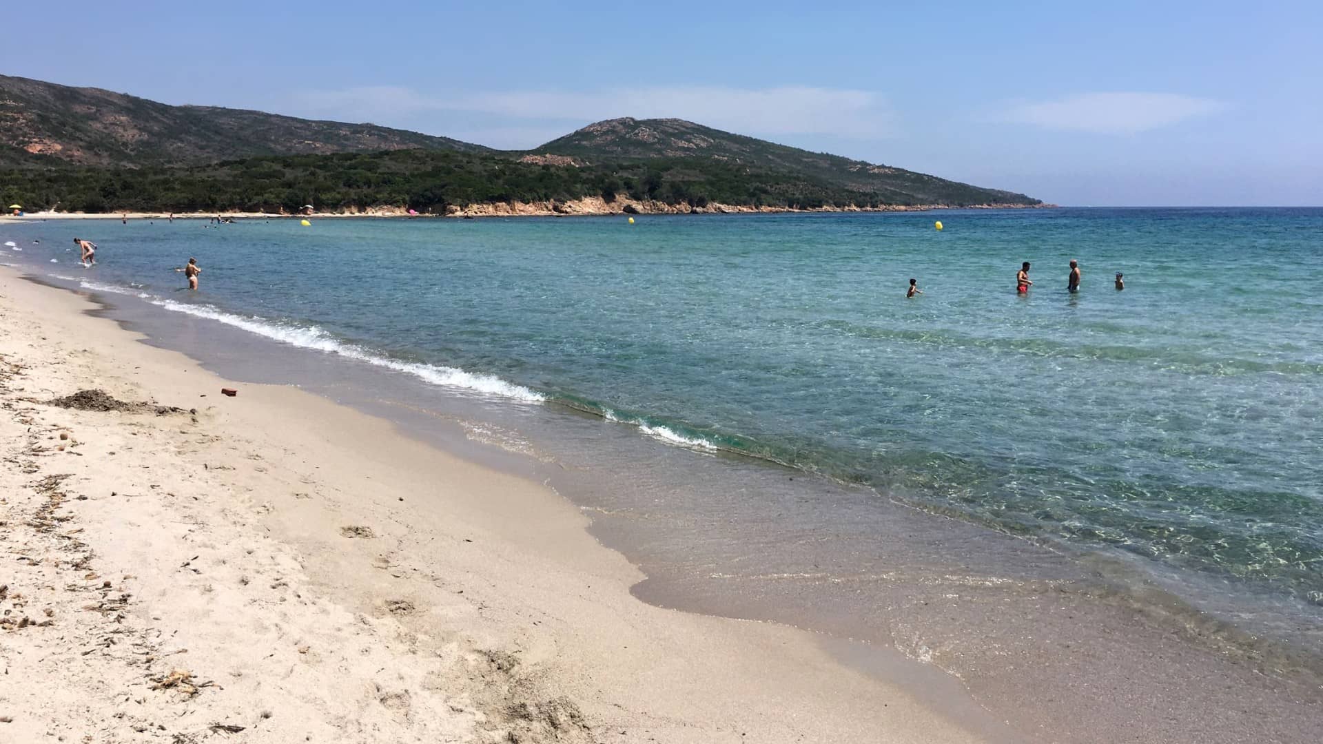 Pláž Plage de Santa Giulia s jemným pískem