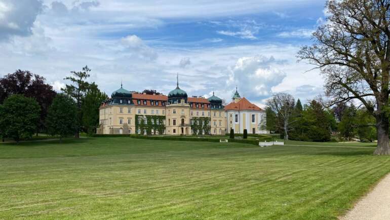 Zámek Lány obklopuje nádherný park