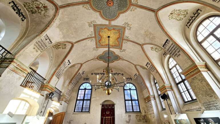 Interiéry synagogy jsou opravdu krásné a jedinečné