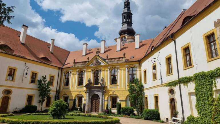 Nádvoří zámku Děčín