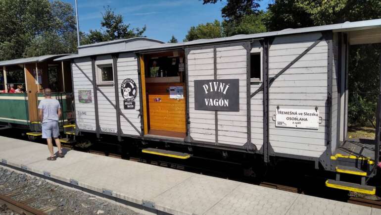 Osoblažská úzkokolejka má i unikátní pivní vůz